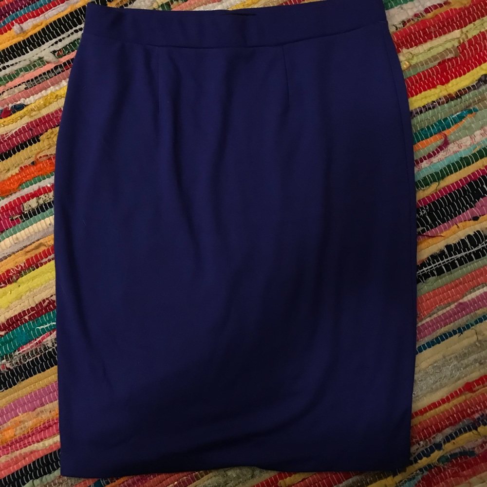 Stretchy pencil skirt